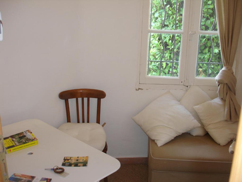 Aux 3 Lits Qui Chantent - Au Village Vence Habitación foto
