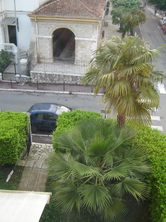 Aux 3 Lits Qui Chantent - Au Village Vence Habitación foto